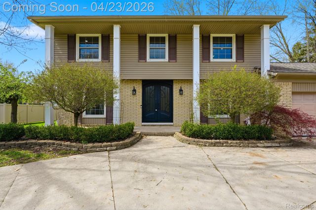 5701 Tequesta Court, West Bloomfield Charter Township, MI 48323