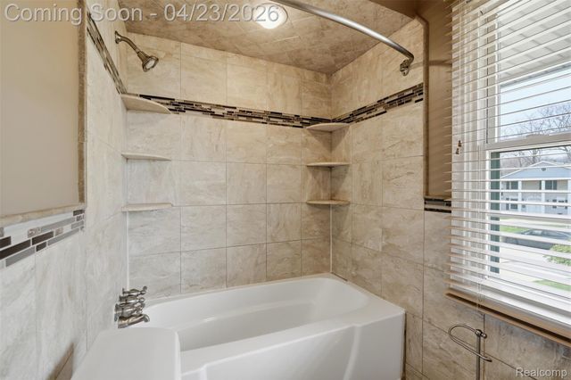5701 Tequesta Court, West Bloomfield Charter Township, MI 48323