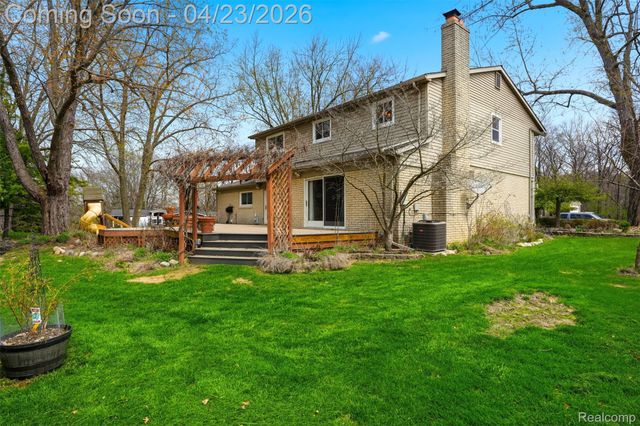 5701 Tequesta Court, West Bloomfield Charter Township, MI 48323