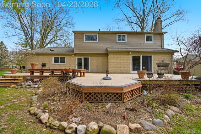 5701 Tequesta Court, West Bloomfield Charter Township, MI 48323