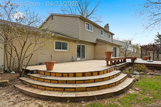 5701 Tequesta Court, West Bloomfield Charter Township, MI 48323