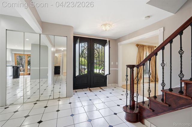 5701 Tequesta Court, West Bloomfield Charter Township, MI 48323
