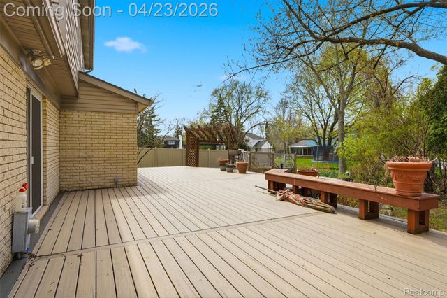 5701 Tequesta Court, West Bloomfield Charter Township, MI 48323