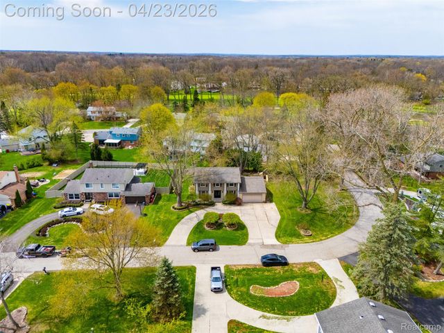 5701 Tequesta Court, West Bloomfield Charter Township, MI 48323