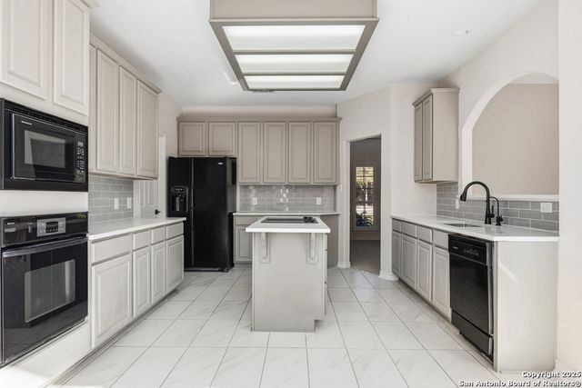 9618 Rosemont, Helotes, TX 78023