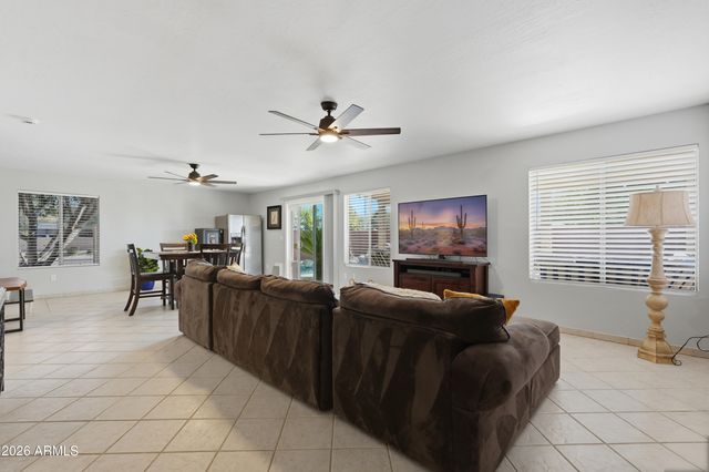 821 E KESLER Lane, Chandler, AZ 85225