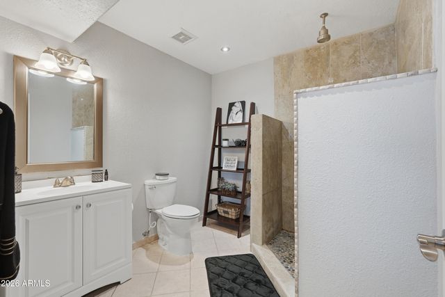 821 E KESLER Lane, Chandler, AZ 85225