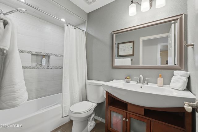 821 E KESLER Lane, Chandler, AZ 85225