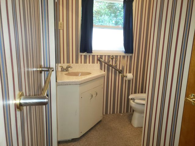 511 NW Woodson Drive, Grants Pass, OR 97526