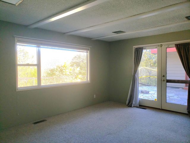 511 NW Woodson Drive, Grants Pass, OR 97526