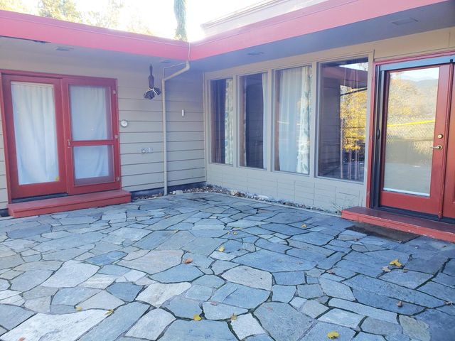 511 NW Woodson Drive, Grants Pass, OR 97526