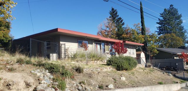 511 NW Woodson Drive, Grants Pass, OR 97526