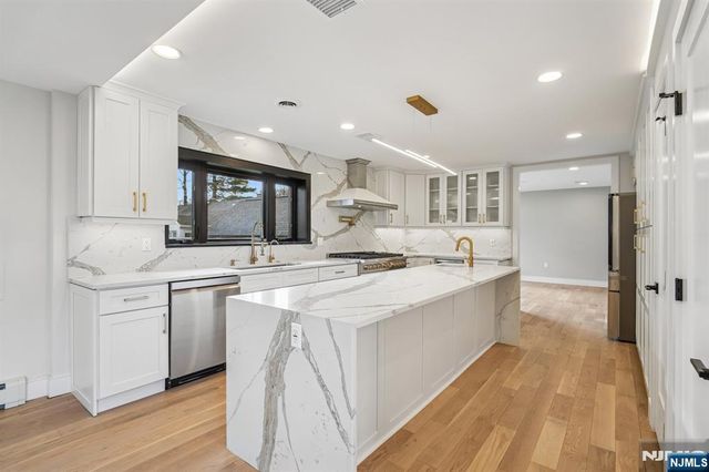 292 Magnolia Avenue, Cresskill, NJ 07626