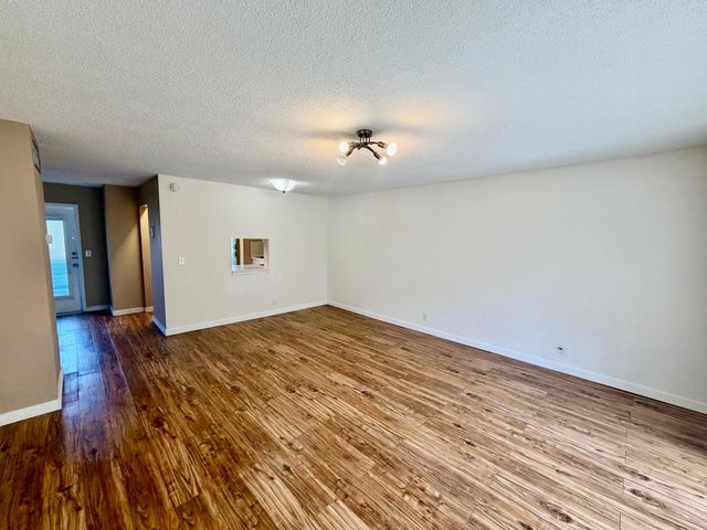 1000 NE 14th Avenue 304, Hallandale Beach, FL 33009