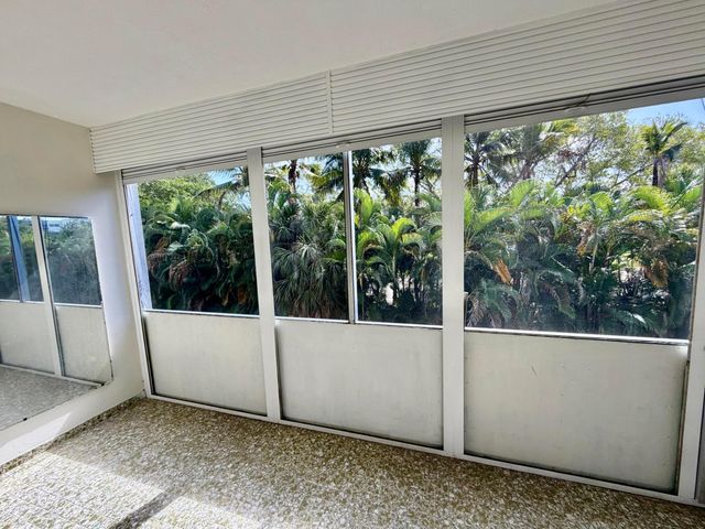 1000 NE 14th Avenue 304, Hallandale Beach, FL 33009