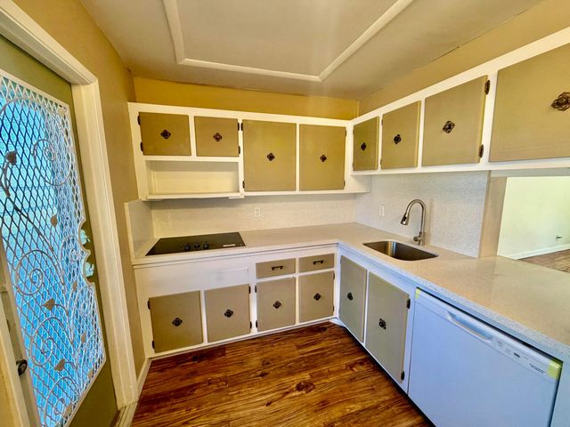 1000 NE 14th Avenue 304, Hallandale Beach, FL 33009