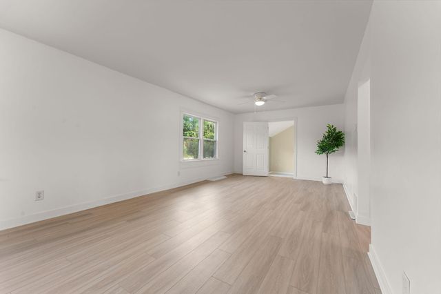 799 N 400 E, Valparaiso, IN 46383