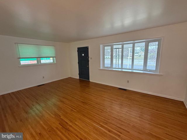 8835 E ROOSEVELT BLVD, Philadelphia, PA 19152