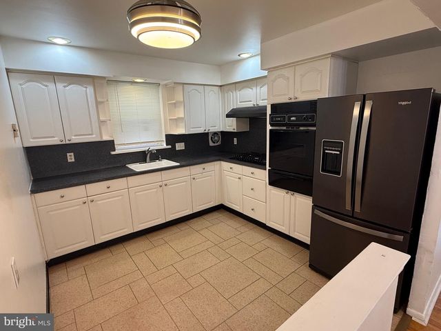 8835 E ROOSEVELT BLVD, Philadelphia, PA 19152