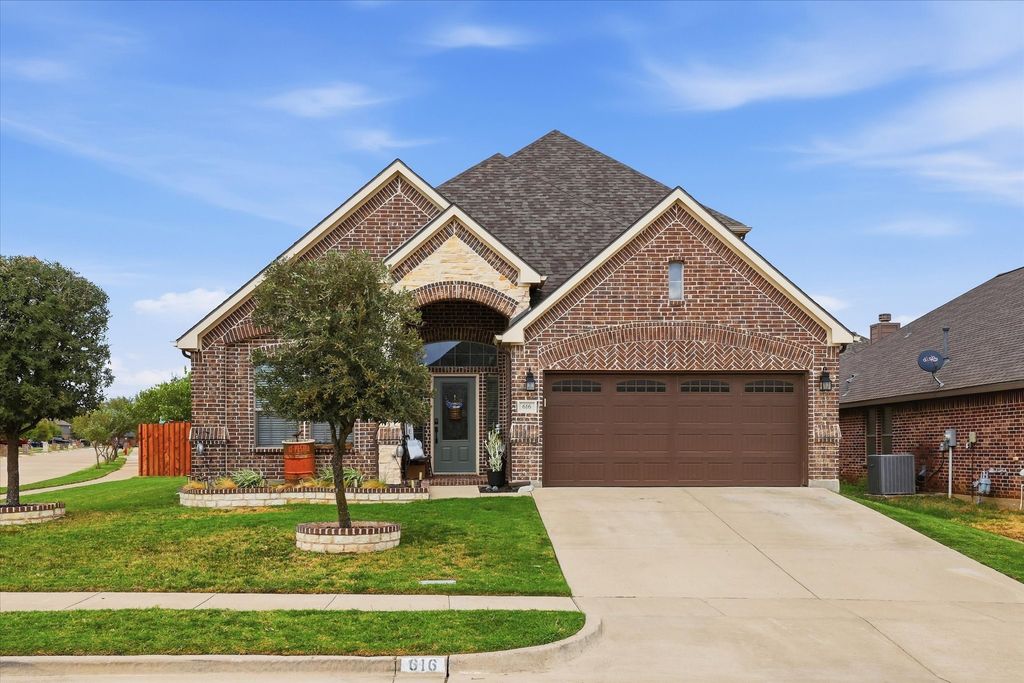 616 Seabourne Drive, Saginaw, TX 76179 — exterior