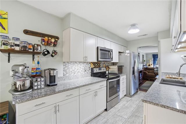 221 Mannings LN, Virginia Beach, VA 23462