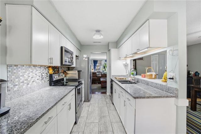 221 Mannings LN, Virginia Beach, VA 23462