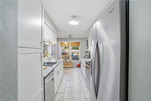 221 Mannings LN, Virginia Beach, VA 23462