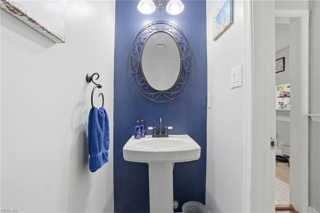 221 Mannings LN, Virginia Beach, VA 23462