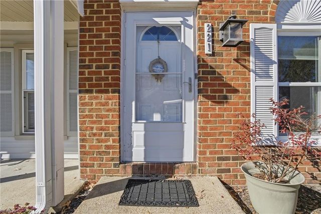 221 Mannings LN, Virginia Beach, VA 23462