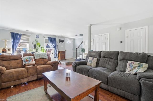 221 Mannings LN, Virginia Beach, VA 23462