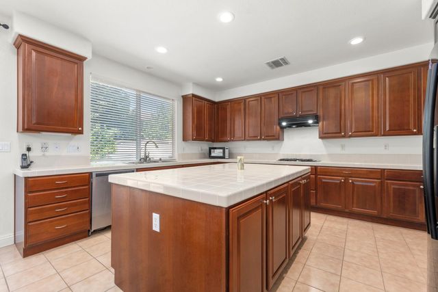 4204 Silver Water Way, Rancho Cordova, CA 95742