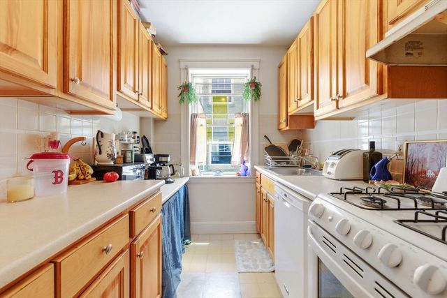 10 Melvin Ave 7, Boston, MA 02135