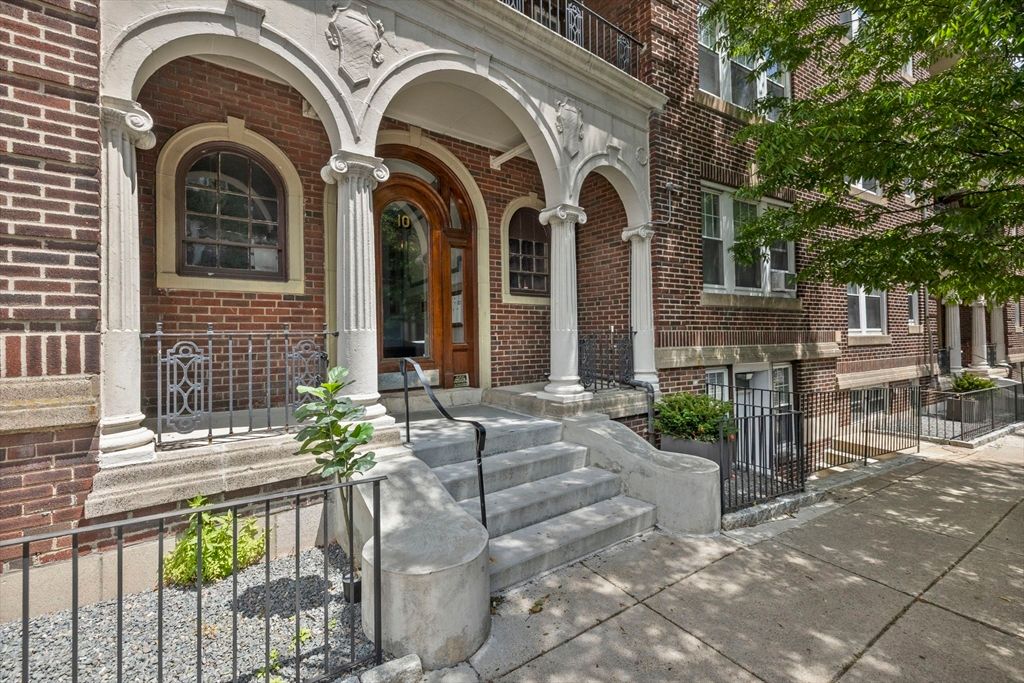 10 Melvin Ave 7, Boston, MA 02135