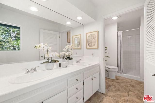 8781 Lookout Mountain Avenue, Los Angeles, CA 90046