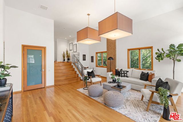 8781 Lookout Mountain Avenue, Los Angeles, CA 90046