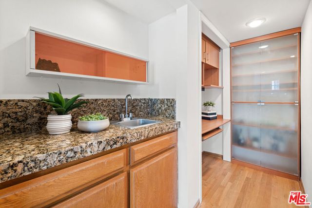 8781 Lookout Mountain Avenue, Los Angeles, CA 90046