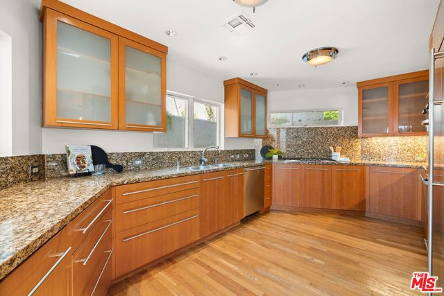8781 Lookout Mountain Avenue, Los Angeles, CA 90046
