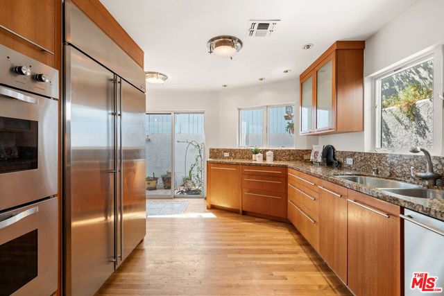 8781 Lookout Mountain Avenue, Los Angeles, CA 90046