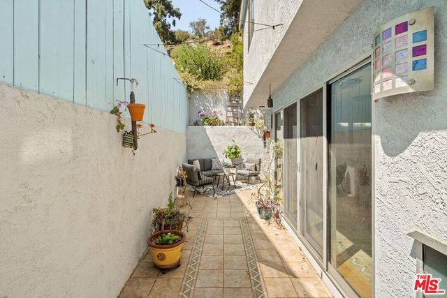 8781 Lookout Mountain Avenue, Los Angeles, CA 90046