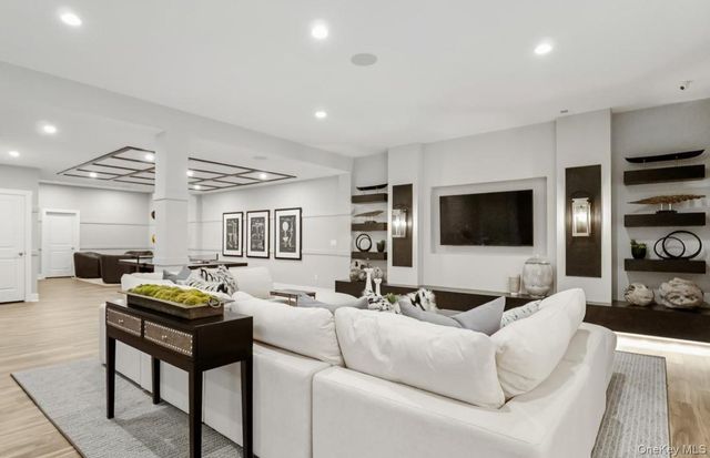 20 Fieldstone Knoll 57, Armonk, NY 10504