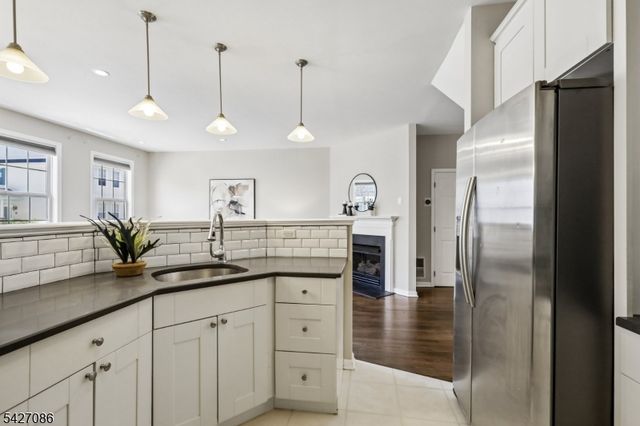 22 Devonshire Dr, Clifton City, NJ 07013