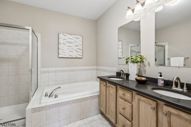 22 Devonshire Dr, Clifton City, NJ 07013
