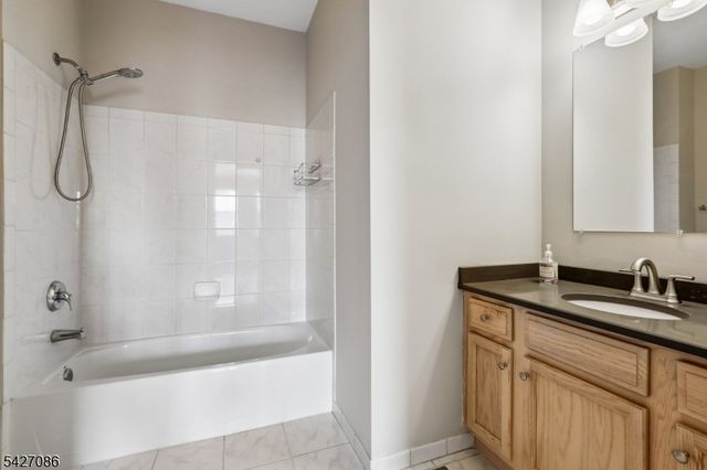 22 Devonshire Dr, Clifton City, NJ 07013
