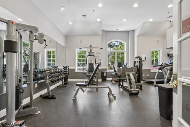 22 Devonshire Dr, Clifton City, NJ 07013