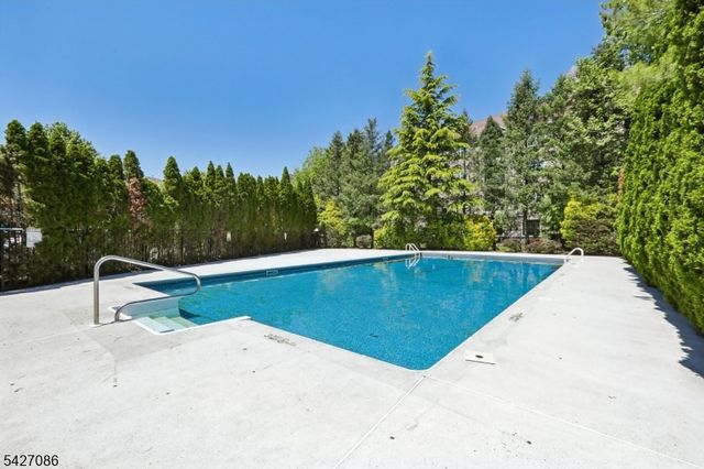 22 Devonshire Dr, Clifton City, NJ 07013