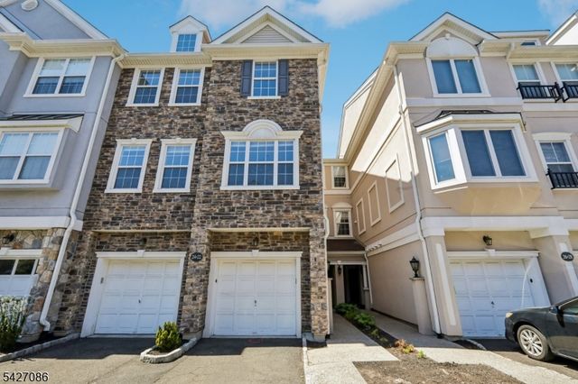 22 Devonshire Dr, Clifton City, NJ 07013