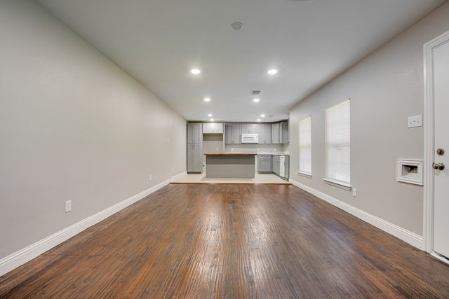 3402 Lawnview Avenue, Dallas, TX 75227