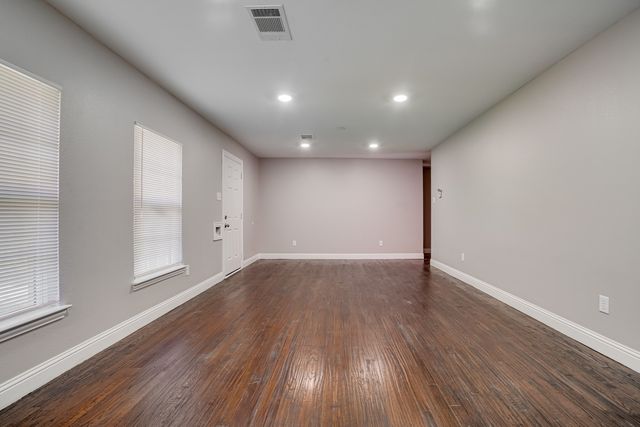 3402 Lawnview Avenue, Dallas, TX 75227