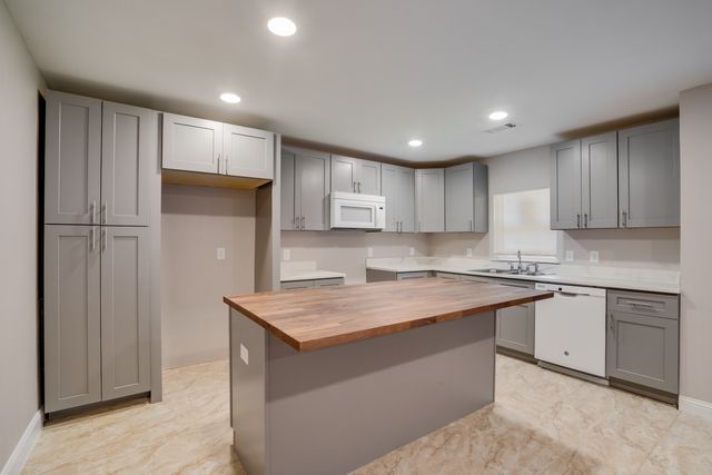 3402 Lawnview Avenue, Dallas, TX 75227