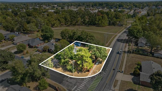 300 Old Forge Drive, Bentonville, AR 72712